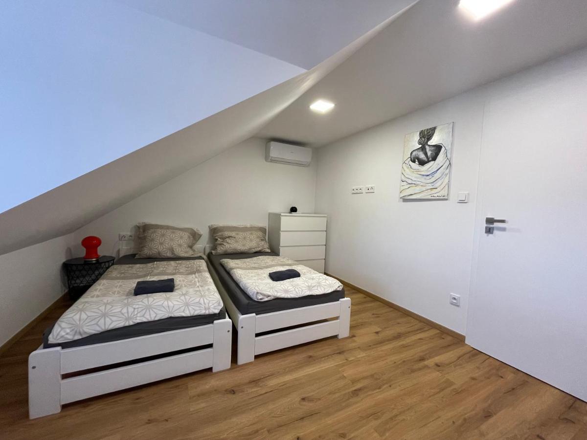 Apartman Svetla Pardubice Bagian luar foto