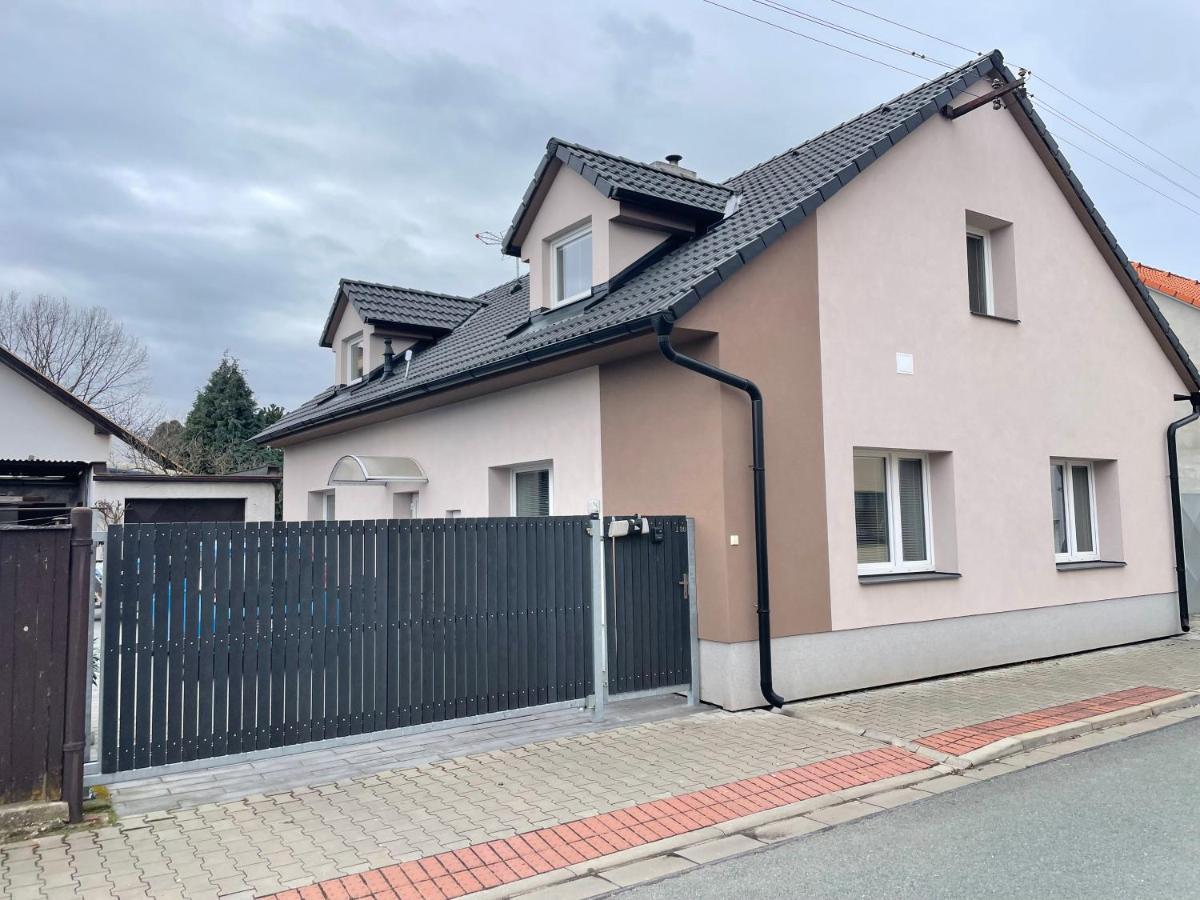 Apartman Svetla Pardubice Bagian luar foto